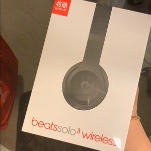 BEATS BY DR DREE BRAND NEW wireless solo 3